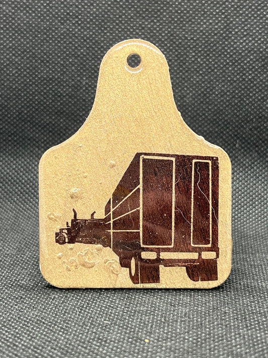 1059 Cattle Trailer Cowskull Metallic Keychain