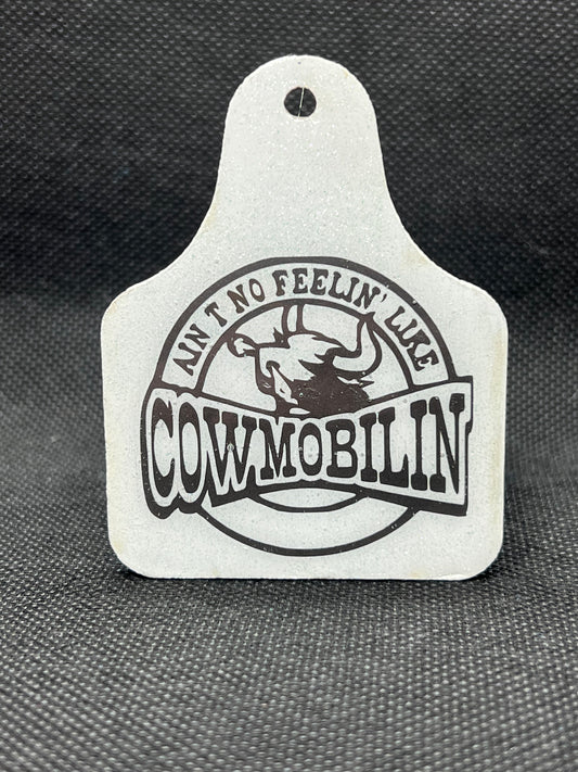 1102 Ain't No Feelin Like Cowmobilin Cowskull Keychain